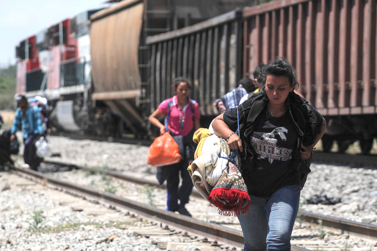 Sin lugar en el mundo. Desplazamiento forzado de mujeres por Guadalajara, generado por la organización FM4 Paso Libre